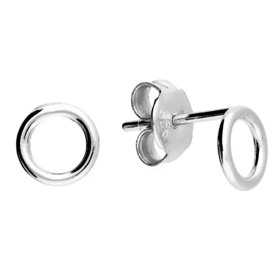 Small outline circle stud