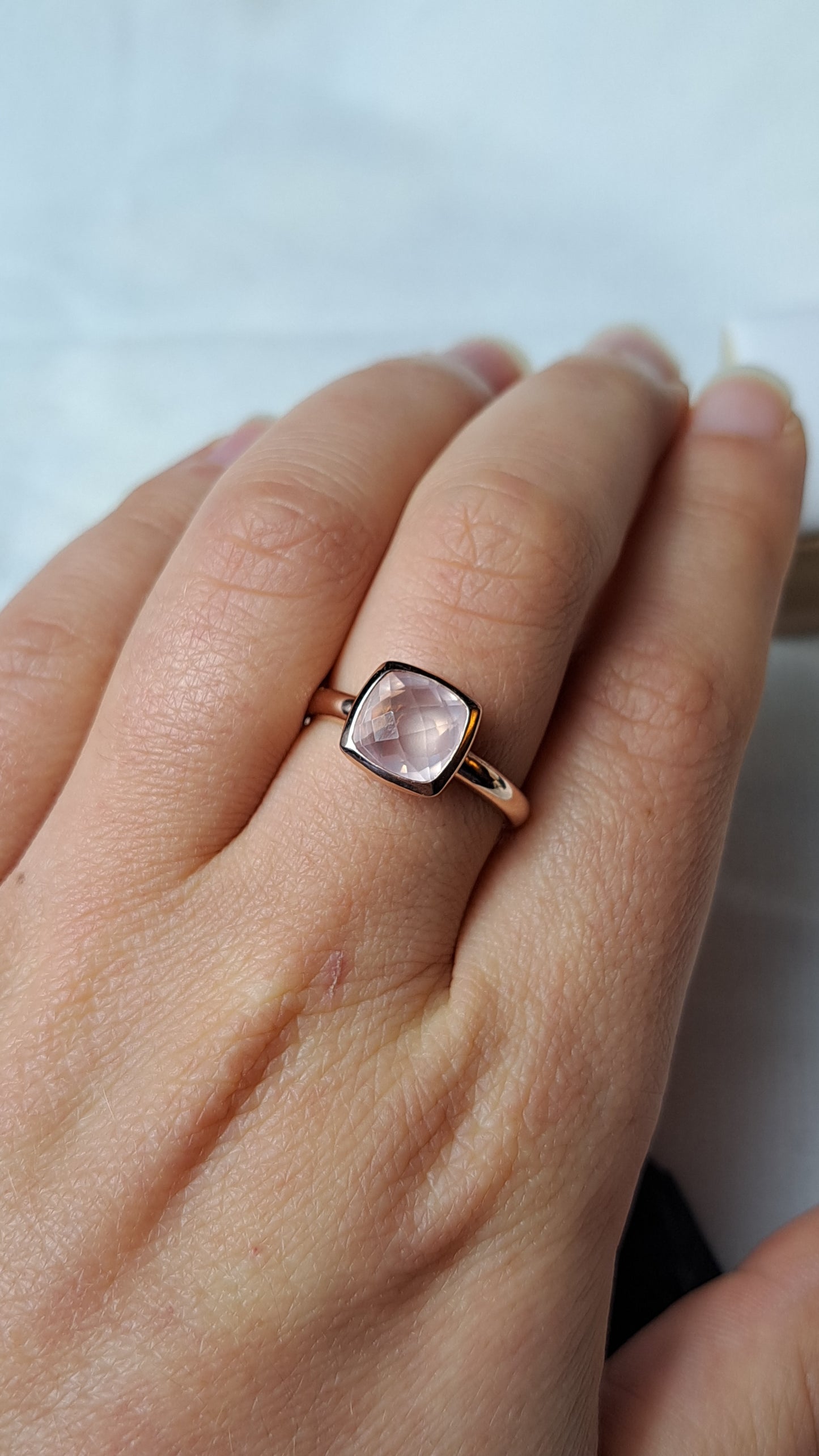 Rose gold-plated with cushion rose quartz