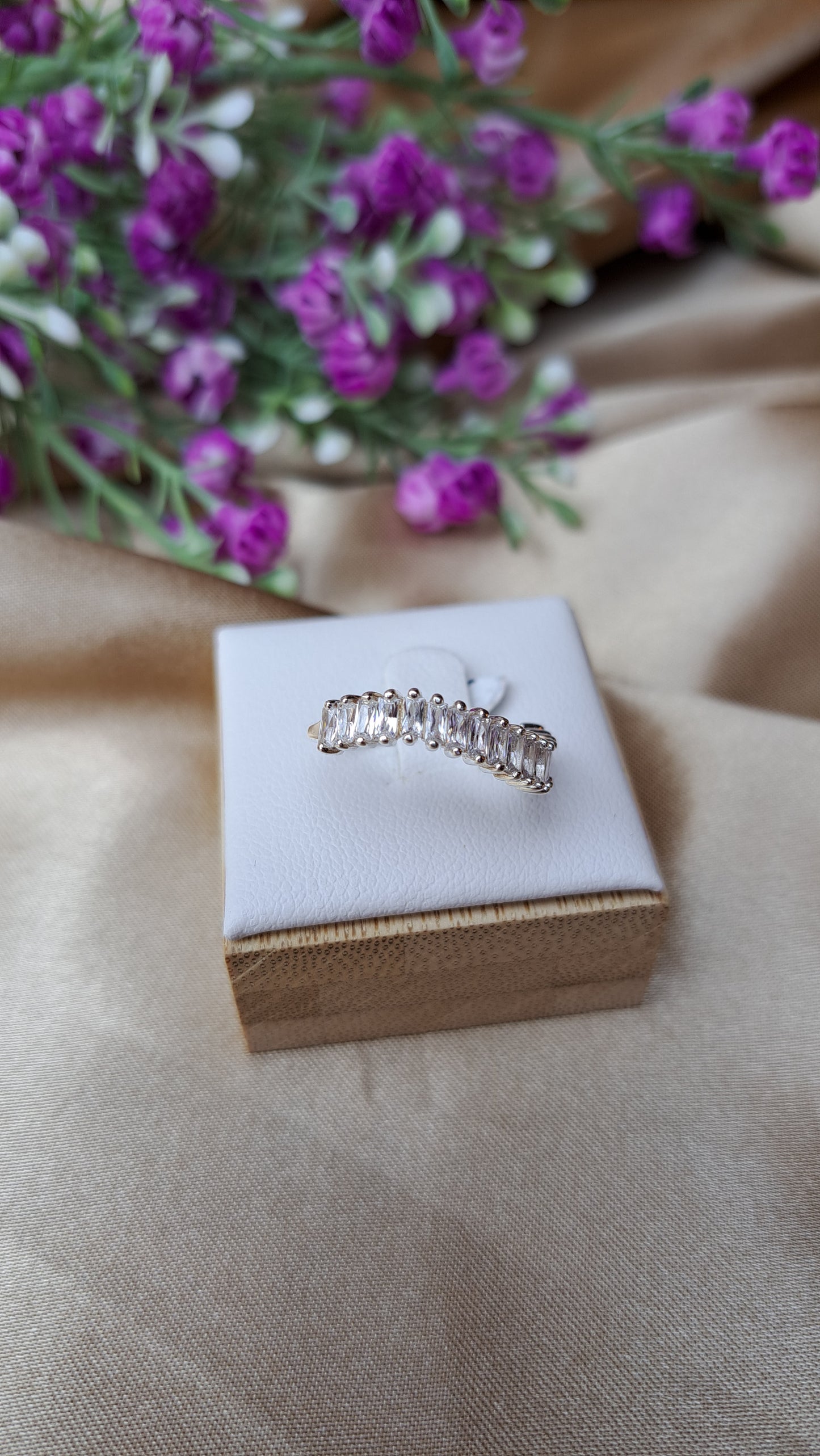 Soft cubic zirconia wave baguette