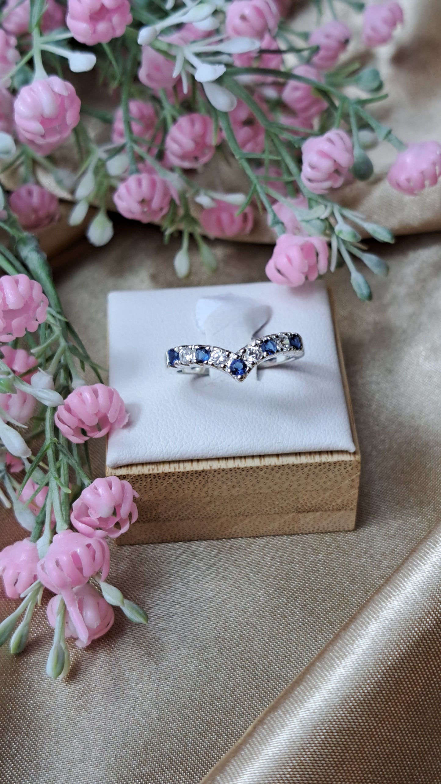 Sapphire cubic zirconia half-wishbone