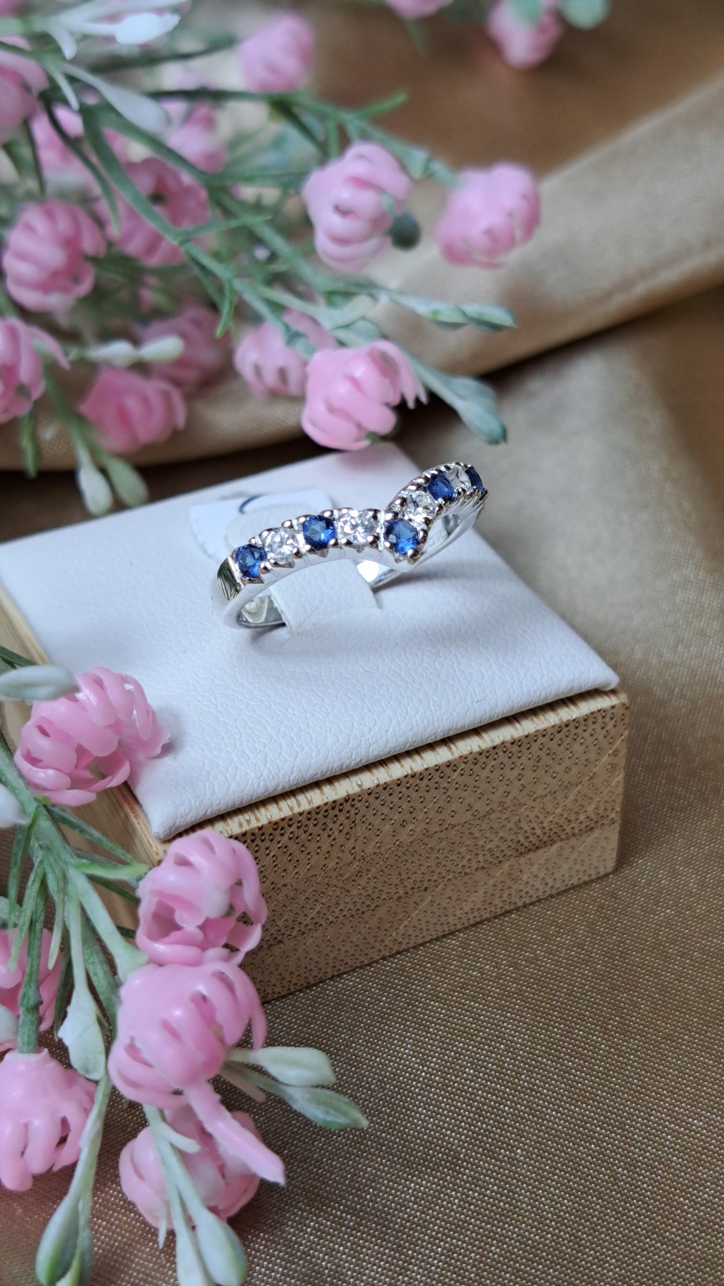 Sapphire cubic zirconia half-wishbone