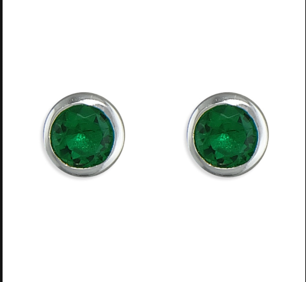 Rubover cubic zirconia stud