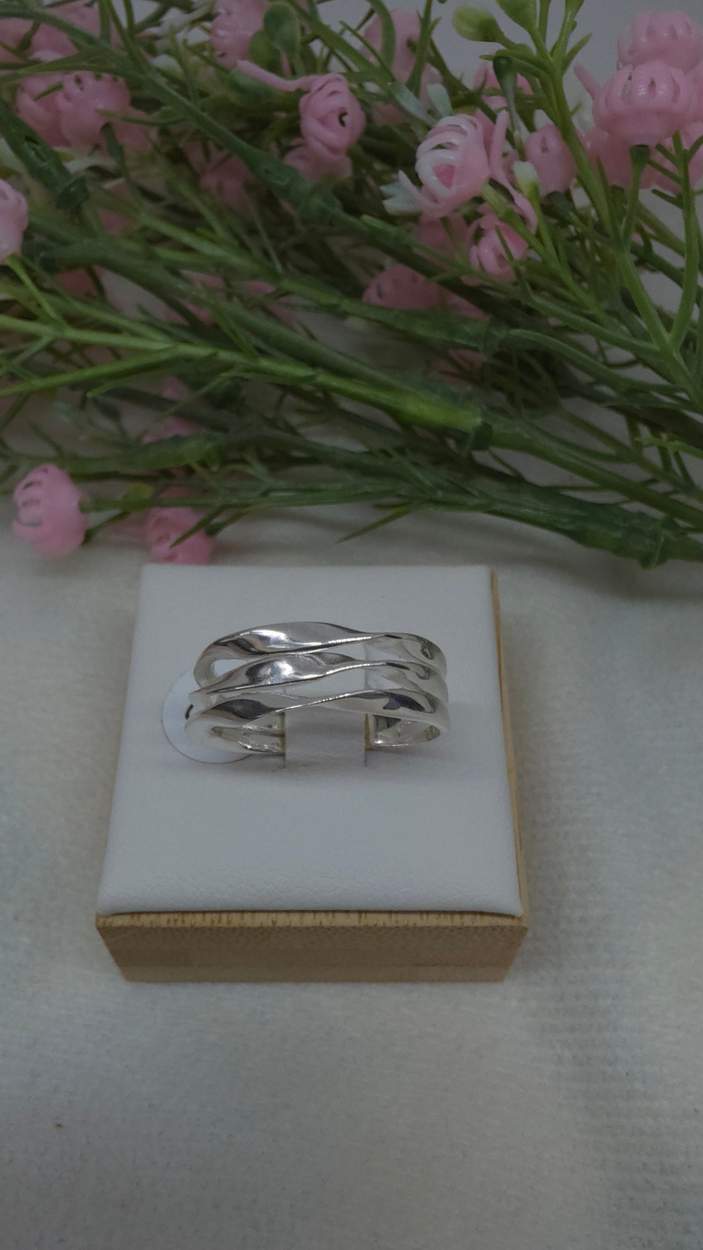 Three band twisted ring