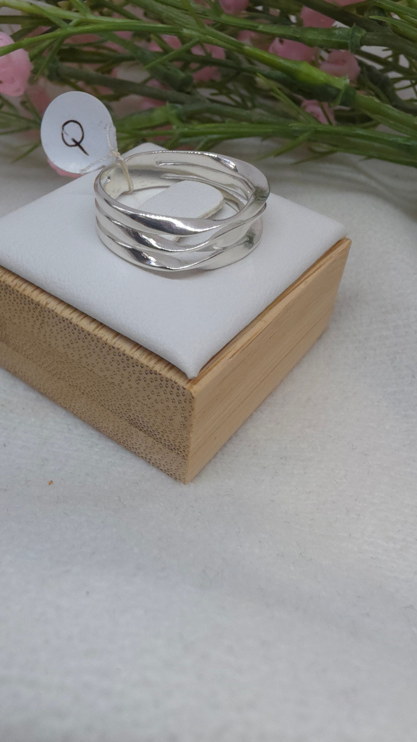 Three band twisted ring