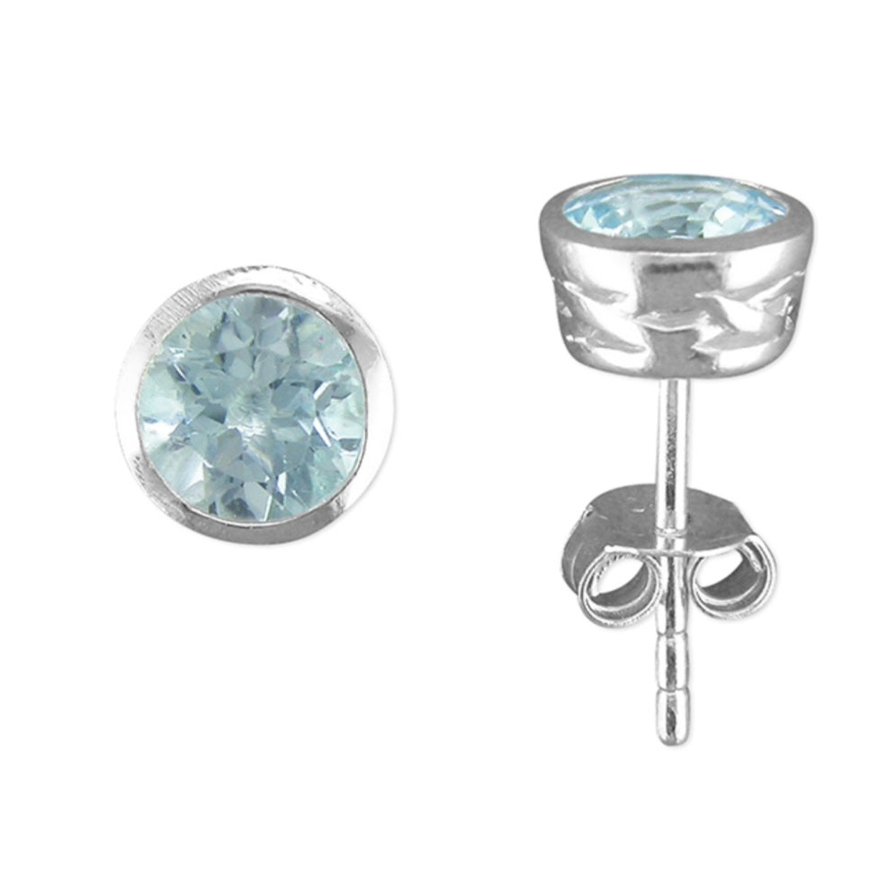 Rubover cubic zirconia stud