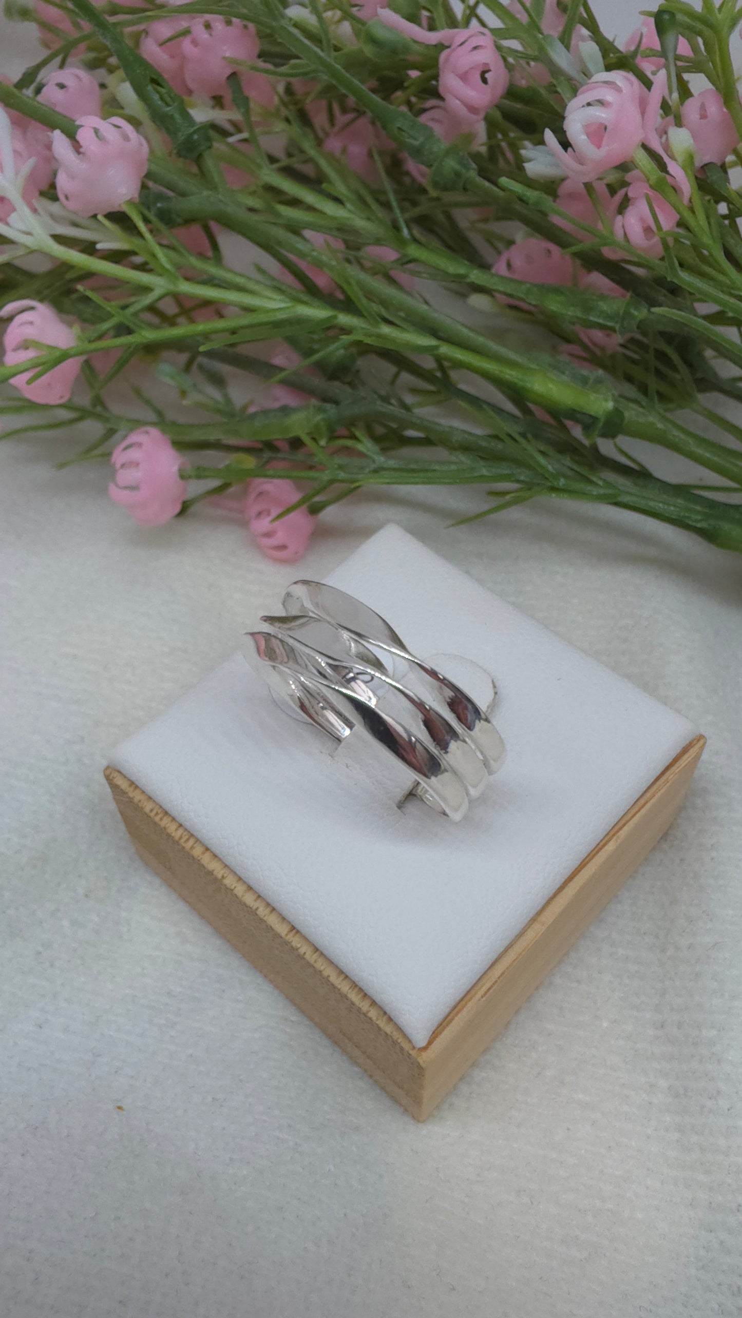 Three band twisted ring